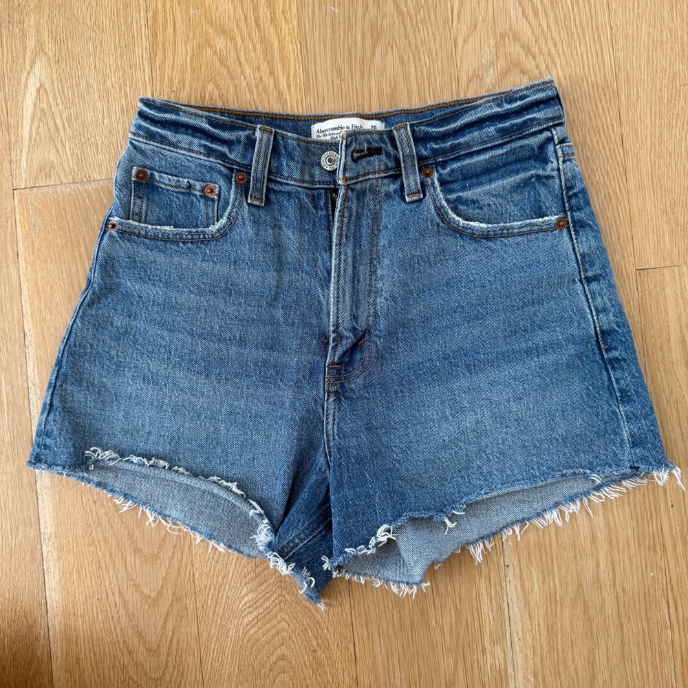 Abercrombie & Fitch | Curve Love High Rise 90s Cutoff Shorts